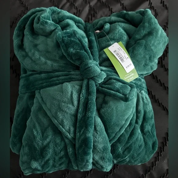 Luxurious Women's Robe - Picture 3 of 4